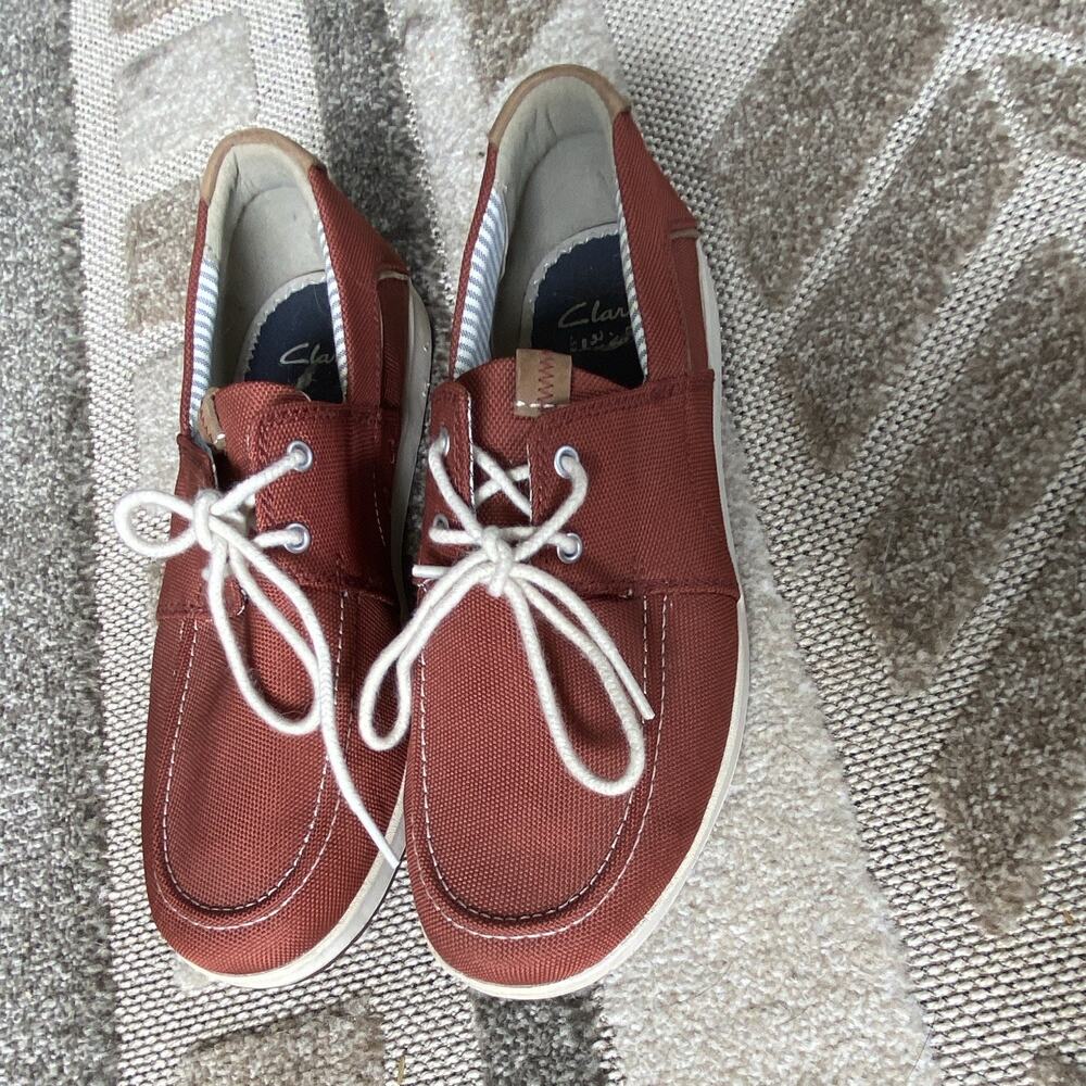 Clarks Men’s Size 9 Red Canvas Lace-Up Sneaker Round Toe Rubber Sole